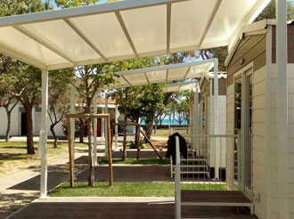 Pergola per pre-ingresso bungalow con copertura